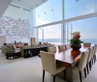 Villa Latitude, Wohn-und Esszimmer